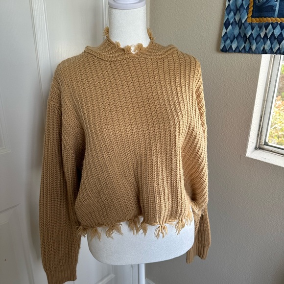 Knit cropped top sweater. Fore size medium. Color tan - Picture 3 of 8